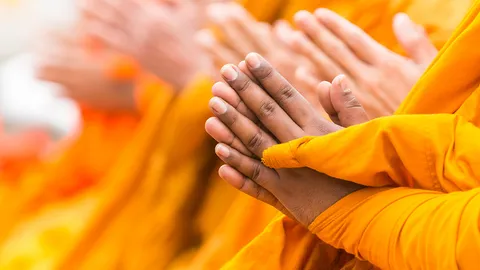 เรื่องของ “พระภิกษุทั้ง 3” 2 รูปไลฟ์ดัง/1 รูป “เขียน” ดี