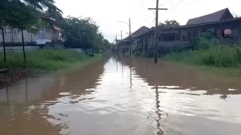 ฝนถล่มหนักต่อเนื่อง คาดตลาดเก่ากบินทร์ถูกน้ำท่วมสูง อ่วมกว่ารอบแรก
