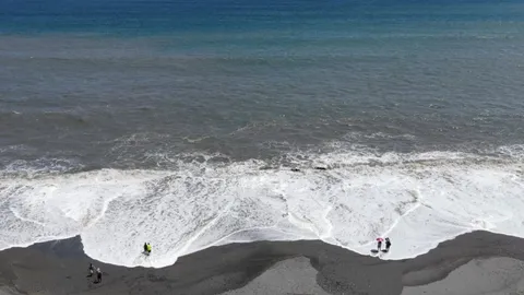 ไต้หวันตั้งรับไต้ฝุ่นจันทูถล่ม ยกเลิกเที่ยวบิน ระงับการเดินเรือ