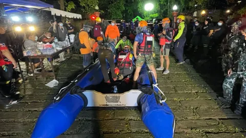 ฝนถล่ม อ.แม่ออน เมียฝรั่งออกไปเก็บเก้าอี้ พลัดตกแม่น้ำลาย ยังหาไม่เจอ 