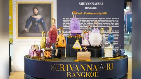 SIRIVANNAVARI BANGKOK สืบสานภูมิปัญญาไทย รังสรรค์กระเป๋าผ้าไหมจากช่างฝีมือท้องถิ่น