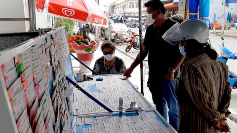 นักเสี่ยงโชคกว้านซื้อ "เลขเด็ด" ลุงตู่-แม่น้ำหนึ่ง เกลี้ยงแผง มาแรงไม่แพ้กัน