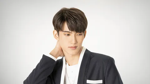 “เฟริสท์ ฉลองรัฐ” เก็บทรงไม่อยู่ อินเตอร์แฟนส่งของขวัญบ็อกซ์เซตวง BTS มาเซอร์ไพรส์