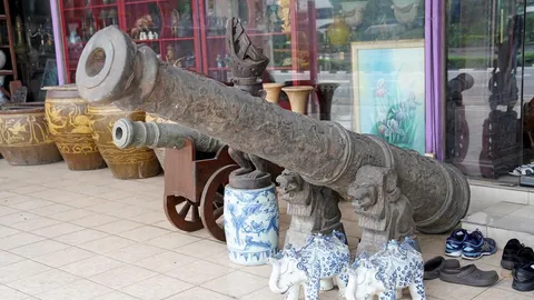 กรมศิลป์ลุยตรวจปืนใหญ่ ร่วม บก.ป.ค้นที่ร้านของเก่า แค่ทําจําลอง