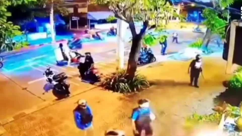 รวบ 3 ผู้ต้องหาร่วมวางเพลิงเผาทรัพย์ ซุ้มเฉลิมพระเกียรติฯ หน้า ก.แรงงาน