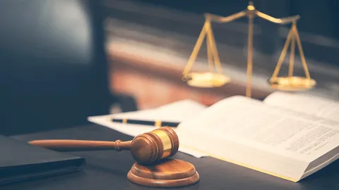 เล่นแร่แปรธาตุยุติธรรม