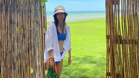 เต้ย จรินทร์พร ใส่ชุดทูพีซสีน้ำเงินสดใส อวดความน่ารักฉบับสาวหน้าเด็ก