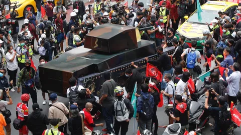 ระทึก! เสียงดังคล้ายระเบิด 2 ครั้ง หลัง "ณัฐวุฒิ" เคลื่อนขบวน "คาร์ม็อบ"