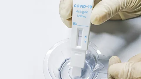 การตรวจน้ำลายหาเชื้อโควิด-19 ให้ผลเชื่อถือได้แค่ไหน?