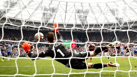 แฟน "เวสต์แฮม" แฉ "โรนัลโด" ส่งสัญญาณช่วย "เด เคอา" เซฟจุดโทษ (คลิป)