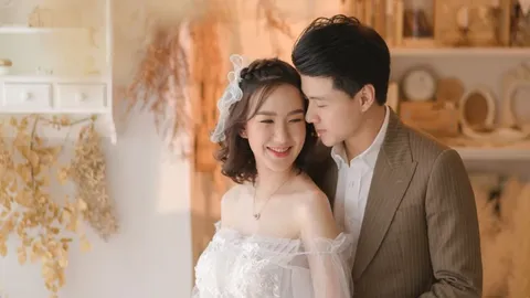 เชอรีน อวดท้องโต เผยภาพพรีเวดดิ้งครั้งแรกพร้อมหน้าครอบครัว