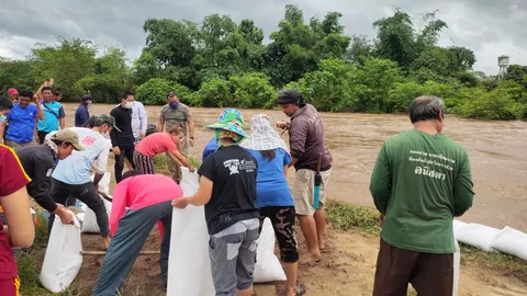 ฝนถล่มน้ำป่าทะลักท่วมดอยเต่า หลายหมู่บ้านเดือดร้อนน้ำสูง 1 เมตร (คลิป)