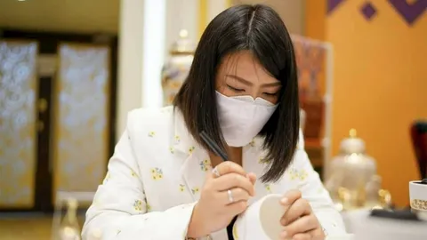 ทายาทช่างศิลปหัตถกรรมไทย ร่วมสืบสานต่อยอดงานฝีมือทรงคุณค่า