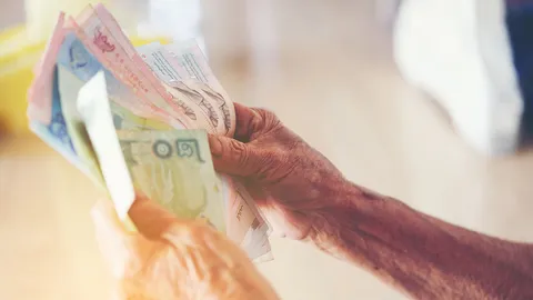 เครือข่ายภาคประชาชน เตรียมยื่นข้อเสนอ “จุติ” ย้ำจ่ายเบี้ยผู้สูงอายุถ้วนหน้า