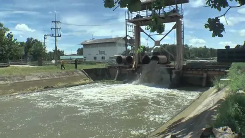 เตือนริมฝั่งบางปะกงระวังน้ำท่วม ให้ย้ายของขึ้นที่สูง มีการระบายน้ำแก้อุทกภัย (คลิป)