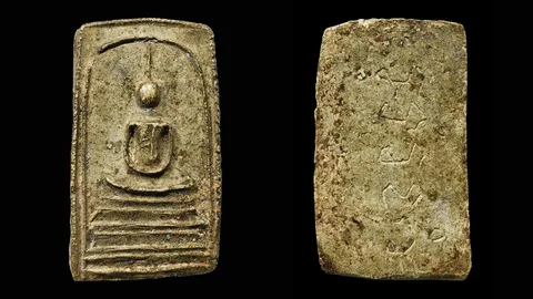 พระสมเด็จอรหัง ถือเป็น “องค์ครู” พระคมชัด เนื้อพระอุดมด้วยมวลสารครบสูตร