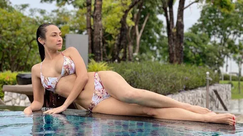 แคทรียา อิงลิช ตำนานเอว 22 ใส่ชุดบิกินีเซ็กซี่ อวดหุ่นแซ่บวัย 45 ปี