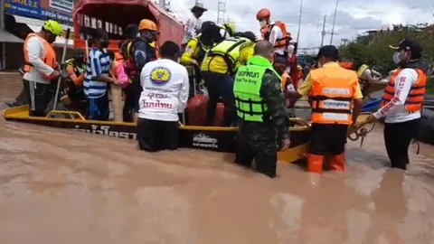 วิกฤติน้ำท่วม เปิดภาพอพยพผู้ป่วย รพ.บำเหน็จณรงค์ ส่งต่อไปยัง รพ.ใกล้เคียง