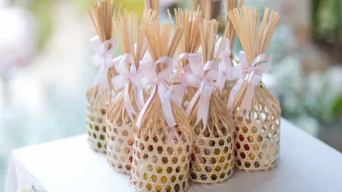 รู้ให้ชัด “สังฆทาน” คืออะไร ควรใส่อะไรบ้าง