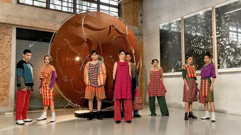 4 ดีไซเนอร์ดังสร้างสรรค์ผ้าไทยร่วมสมัย “สวม ใส่ ใช้ เลิศ”