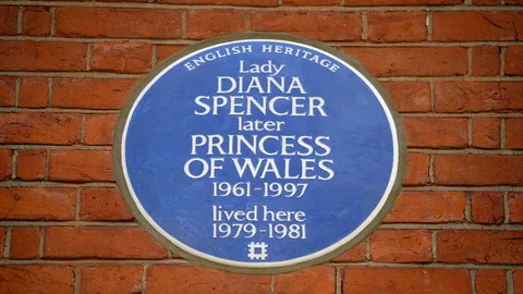 อังกฤษติดตั้งโล่เกียรติคุณสีน้ำเงิน รำลึกถึงเจ้าหญิงไดอานา