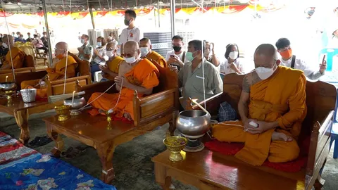 คอหวยแห่ส่องขันน้ำมนต์เกจิดัง พิธีพุทธาภิเษกวัตถุมงคล "หลวงพ่อผอม"