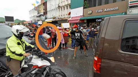 ม็อบไล่ลุงตู่ ปลาร้าปาใส่ รถขบวนไปรับ ป่วนท่านํ้านนท์ ต้องปรับแผน (คลิป)