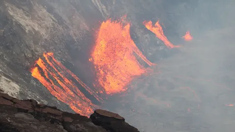 ปะทุอีกที่ ภูเขาไฟคิลาเวในฮาวายปะทุพ่นน้ำพุลาวา