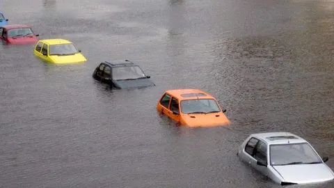 กู้รถโดนน้ำท่วม ทำไงให้กลับมาใช้งานได้ 