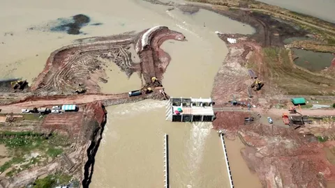 ชลประทานซ่อมคันดินอ่างลำเชียงไกรที่แตกเสร็จแล้ว ขณะที่น้ำกักเก็บเหลือ 22% (คลิป)