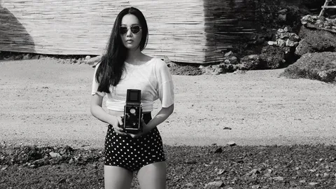 นุ่น วรนุช ทำใจบางอีกแล้ว เช็กอินเกาะล้าน ด้วยลุคแอบแซ่บ 