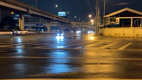 มวลชนยังไม่มารวมตัวกันที่มิตรไมตรี หลัง คฝ. เข้ามาตรวจพื้นที่ก่อนเคอร์ฟิว