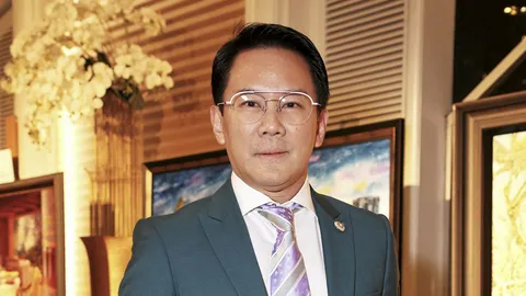 “ณพสิทธิ์ เที่ยงธรรม” ทำสายมูแตกตื่นกับรอยเท้าปริศนาที่ชายหาดหน้าบ้านหัวหิน