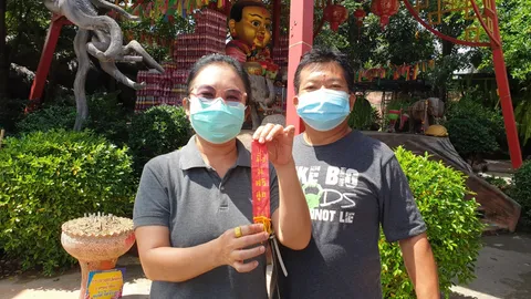 ผัวเมียดวงเฮง แก้บนที่อาศรมฤๅษีเณร หลังรับโชคติดต่อกันนับ 10 งวด (คลิป)