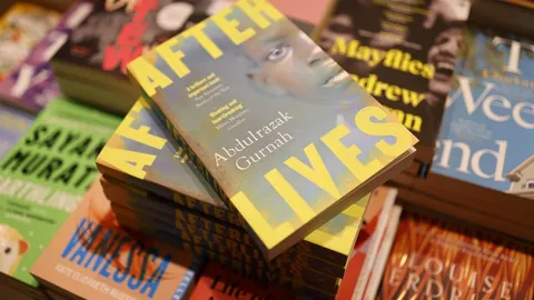 นักเขียนแทนซาเนีย ชายผิวดำคนแรกรอบ 30 ปี คว้าโนเบลวรรณกรรม 2021