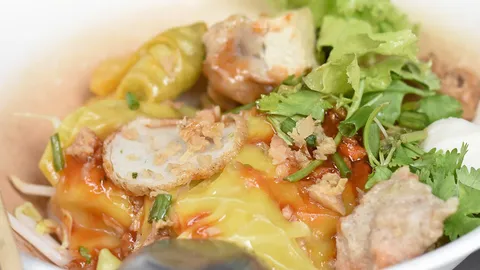 “ยอดคุณแม่” ขายก๋วยเตี๋ยว ส่งลูกเรียนหมอ–วิศวะ