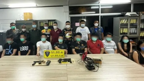 ทลายปาร์ตี้ยานรก มั่วที่ม่านรูดเมืองนครปฐม แจ็กพอตเจอลูกชายนายพลร่วมวง