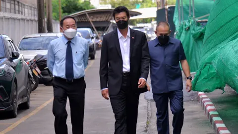 "ธนาธร" ชี้ บังคับใช้ มาตรา 112 ไร้มาตรฐาน ไม่กังวลคดีไลฟ์ “วัคซีน"