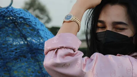 มูฟออนแล้วรุ่ง น้องเกตุ มีหนุ่มใหม่ ให้รถเบนซ์มาขับจับเวลาด้วยโรเล็กซ์