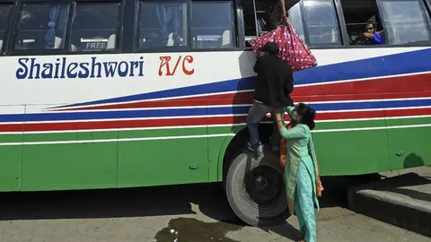 สลด บัสเนปาลเสียหลักตกไหล่เขา ดับ 28 ศพ เจ็บอื้อ