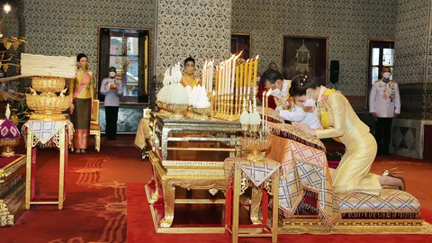 ในหลวง-พระราชินี ทรงบำเพ็ญพระราชกุศลเนื่องในวันคล้ายวันสวรรคต รัชกาลที่ 9