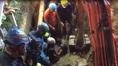 "ฝังทั้งเป็น" ทรายถล่มทับ 2 พม่า ซ่อมท่อประปา-คาหลุม เจ็บ 1 ตาย 1