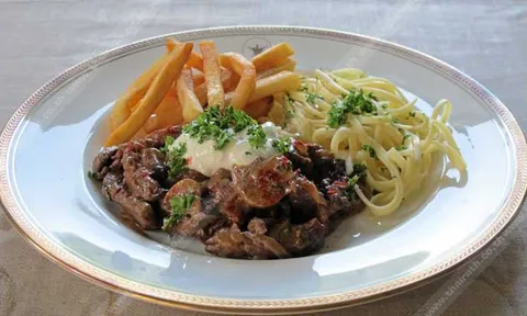 บีฟ สโตรกานอฟ (Beef Stroganoff)