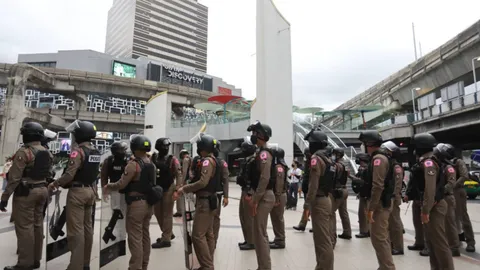 แยก "ปทุมวัน" ยังเงียบ ไร้เงา "ทะลุแก๊ส" มีเพียง ตร.ตรึงกำลังดูแล 