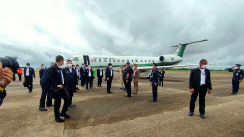 นายกฯ ลงพื้นที่อุบลราชธานี คอหวยแห่ส่องเลขเครื่องบิน