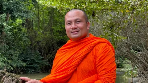 สึกหรือไม่? พส.ขวัญใจชาวเน็ต 'ผ่าดวงพระมหาสมปอง' ที่แรก