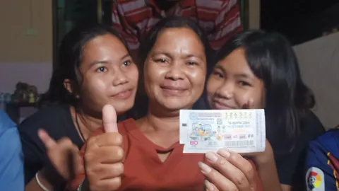 บัตรคิววัคซีนให้โชค สาวอุดรฯ ซื้อเลข 372 ถูกรางวัลที่ 1 รับ 6 ล้าน