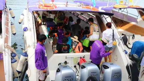 สัญญาณฟื้นตัว นทท.กว่า 300 คนรอลงเรือไปเที่ยวเกาะสิมิลัน เกาะสุรินทร์ (คลิป)