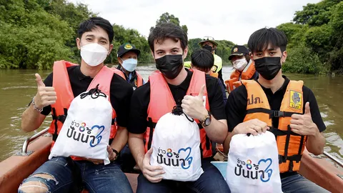 "ช่อง 8" ปันน้ำใจ นำทีมดารา ผู้ประกาศข่าว ลงพื้นที่แจกถุงยังชีพชาวบางบาล