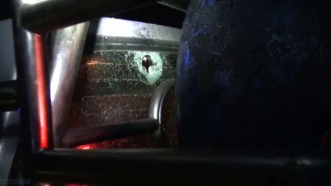 ตร.กบินทร์บุรีเร่งตามคนร้ายยิงใส่กระบะ มุ่งปมขับปาดหน้า-ขัดแย้งธุรกิจ